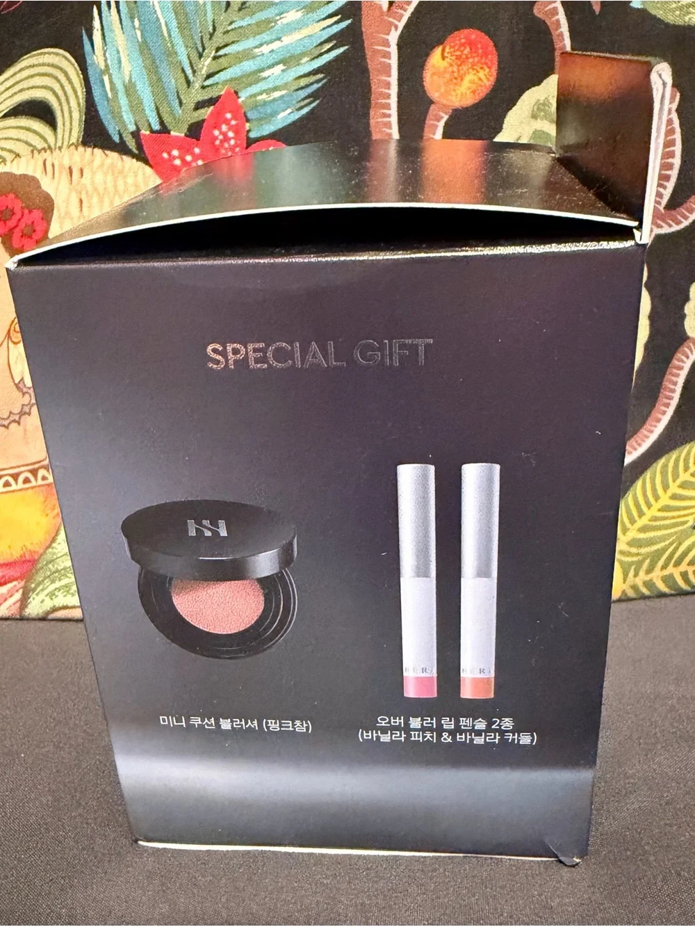 HERA Black Cushion Foundation 23N1 & Two Mini Lip Color - Black Box Gift Set NEW